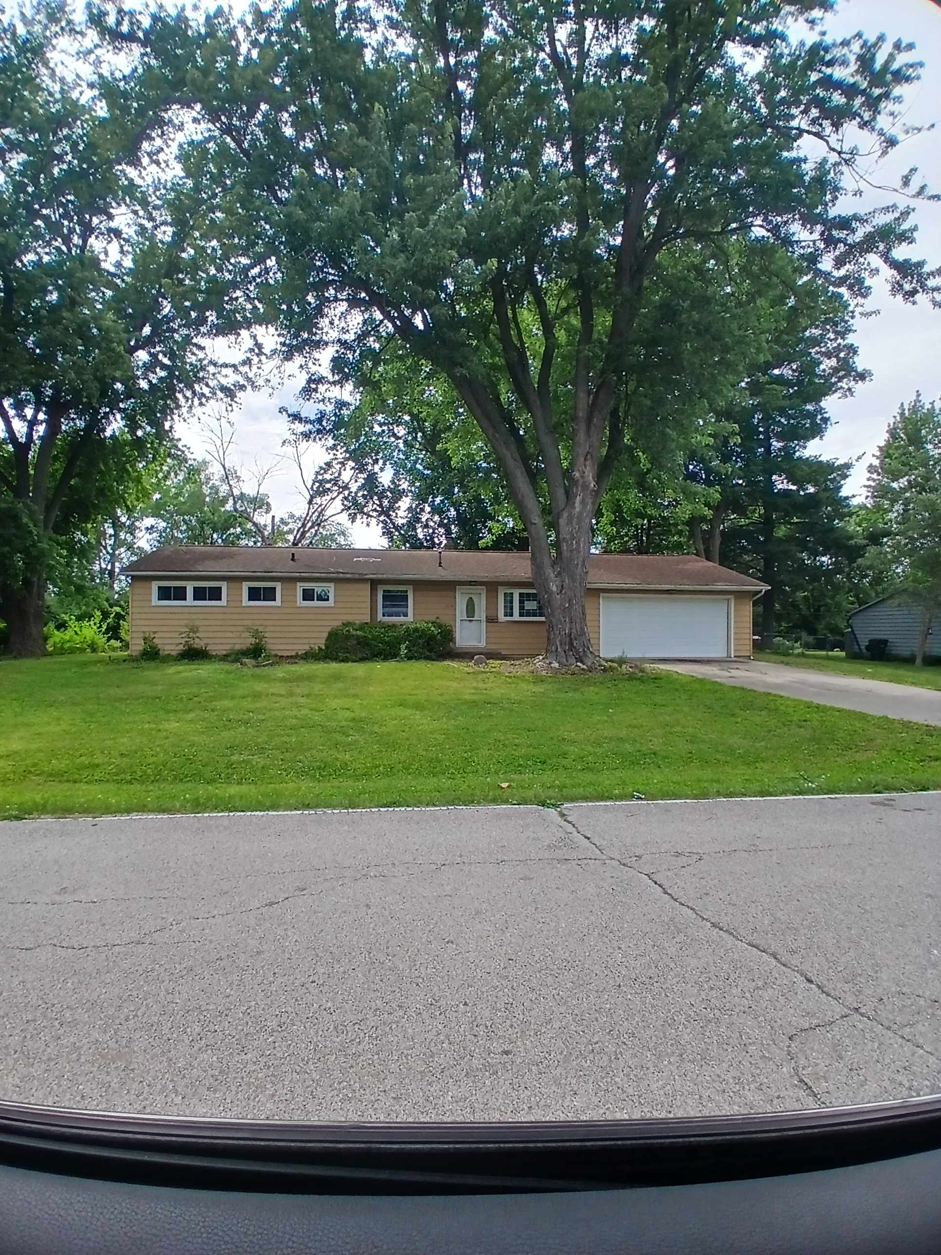 HUD Home — 3947 N Burchard Dr, Decatur, IL 62526 - photo 1