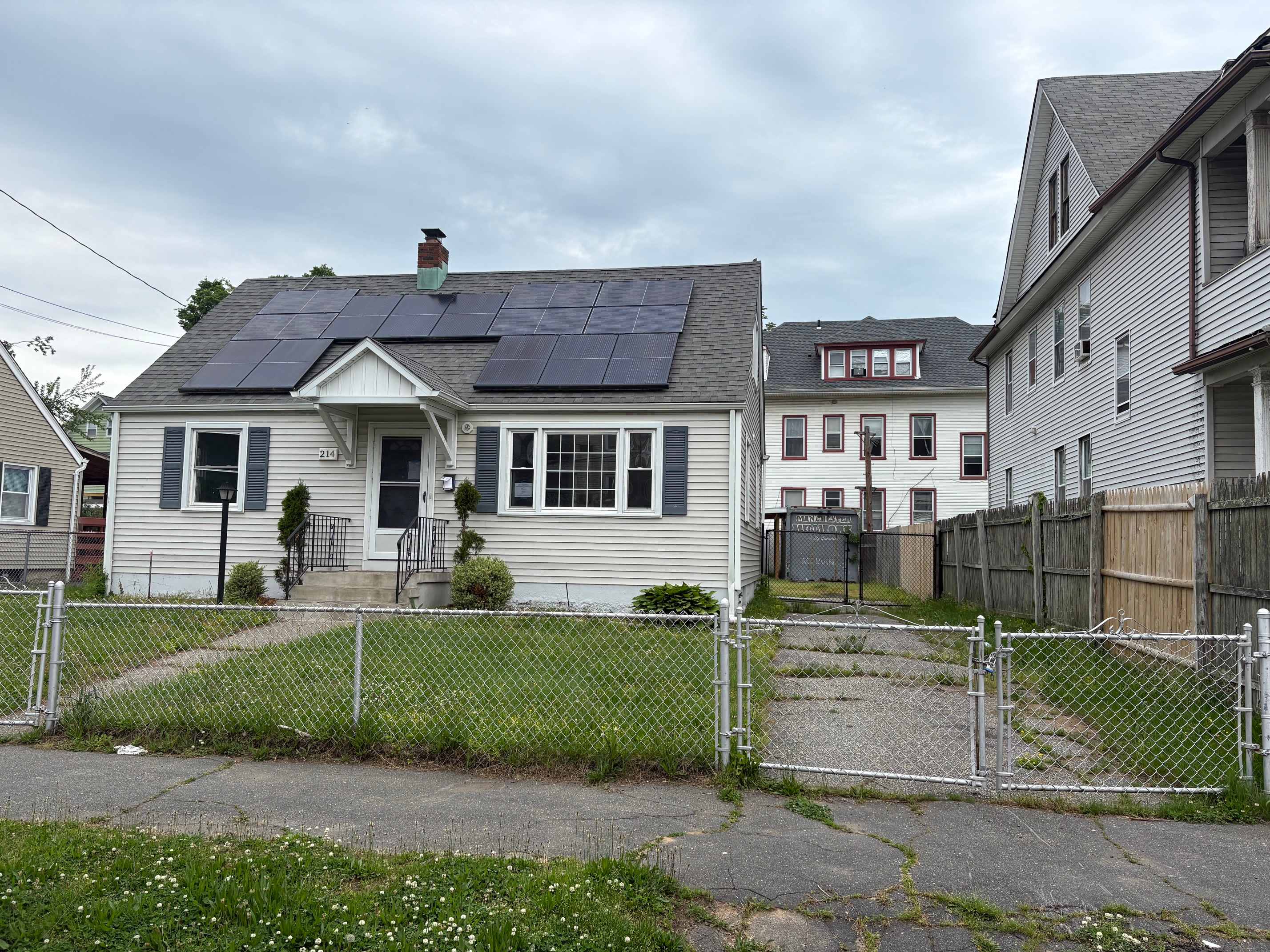 HUD Home — 214 Iranistan Ave, Bridgeport, CT 06604 — photo 1