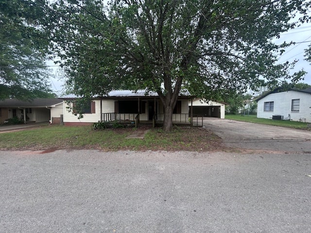 HUD Home — 304 Butler St, Arp, TX 75750 - photo 1