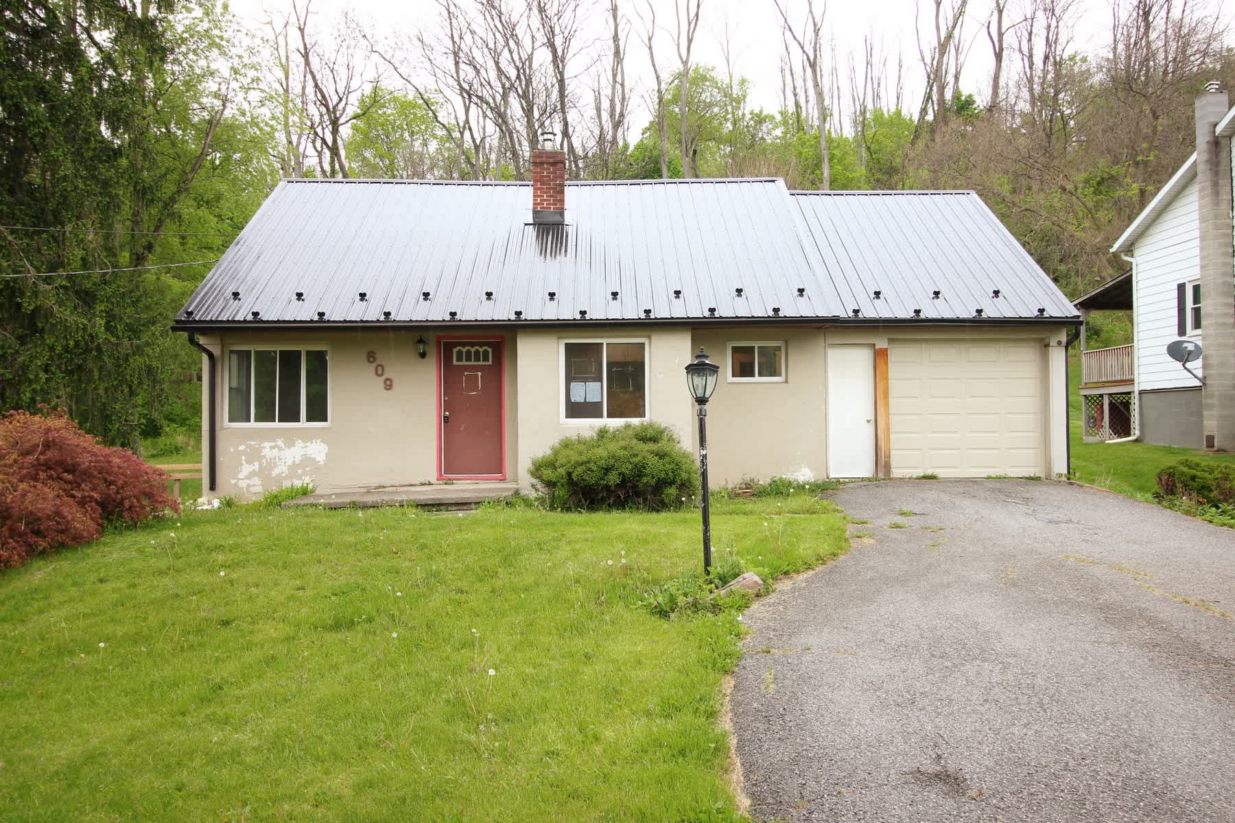 HUD Home — 609 Harvard Street, Lewistown, PA 17044 — photo 1
