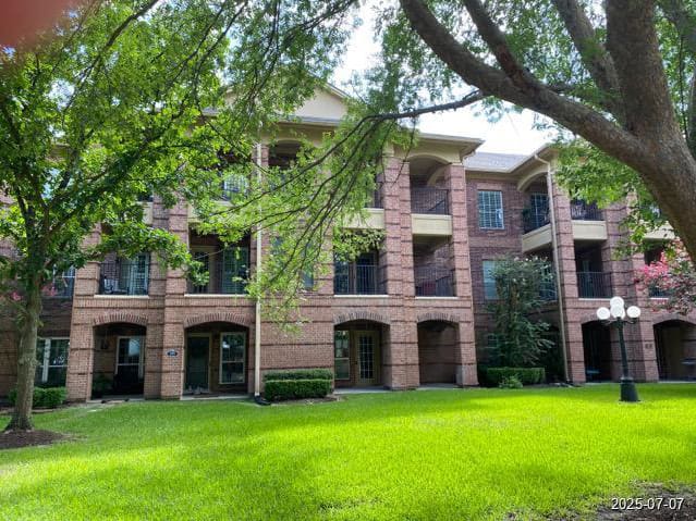 HUD Home — 2815 Kings Crossing Drive #104, Humble, TX 77345 - photo 1