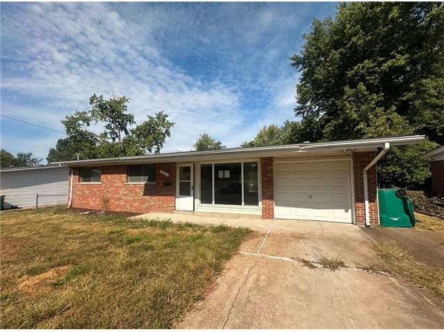 HUD Home — 2353 Hallwood Dr, Saint Louis, MO 63136 - photo 1