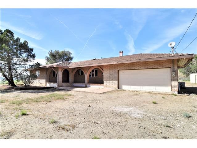 HUD Home — 33456 Angeles Forest Hwy, Palmdale, CA 93550 - photo 1