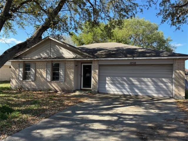HUD Home — 10518 Pioneer Dr, Corpus Christi, TX 78410 - photo 1