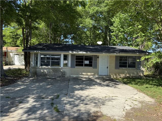 HUD Home — 39449 Magnolia St, Pearl River, LA 70452 — photo 1