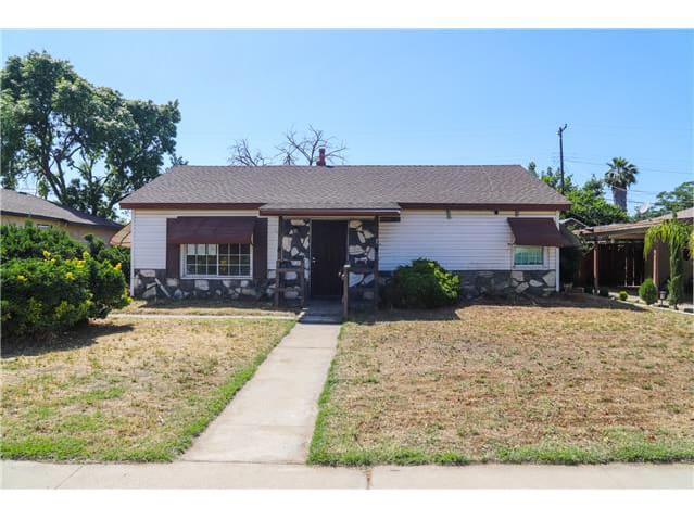 HUD Home — 2033 Mayfair Dr E, Fresno, CA 93703 — photo 1