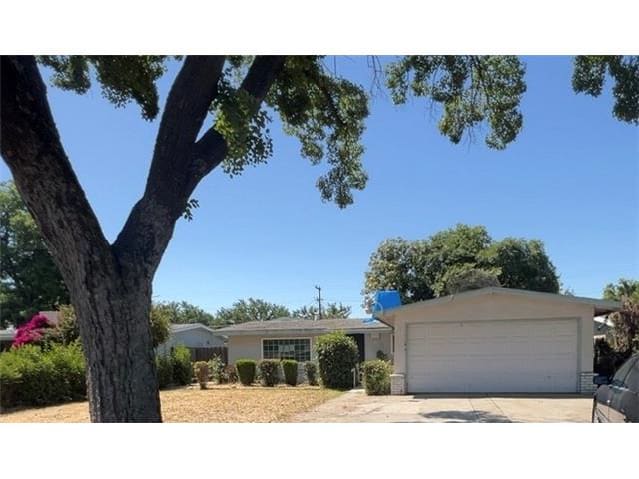 HUD Home — 1152 E Drummond Ave, Fresno, CA 93706 — photo 1