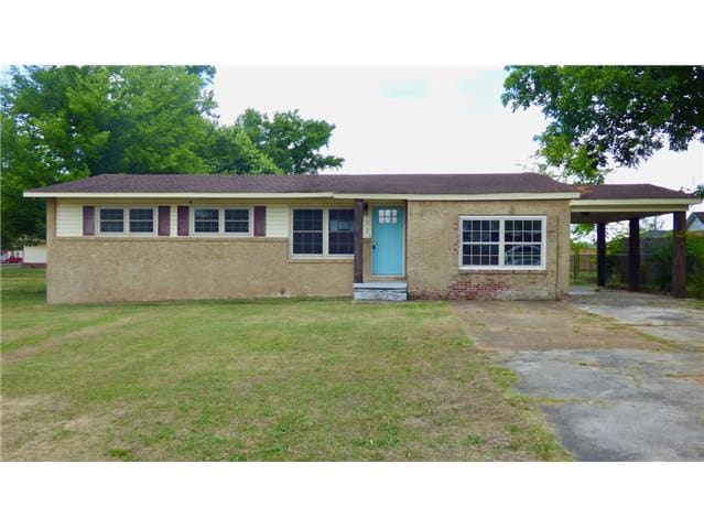 HUD Home — 402 Ford Street, Muscle Shoals, AL 35661 — photo 1