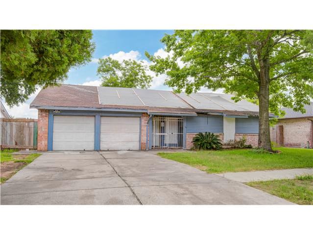 HUD Home — 10615 Kirkdale Dr, Houston, TX 77089 - photo 1