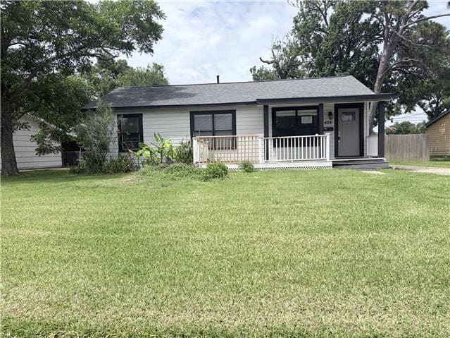 HUD Home — 428 Azalea St, Lake Jackson, TX 77566 - photo 1