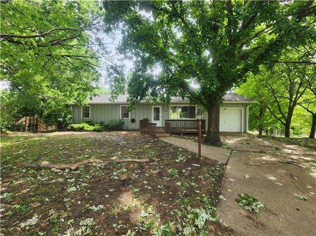 HUD Home — 1900 Violet Cir, Manhattan, KS 66502 - photo 1