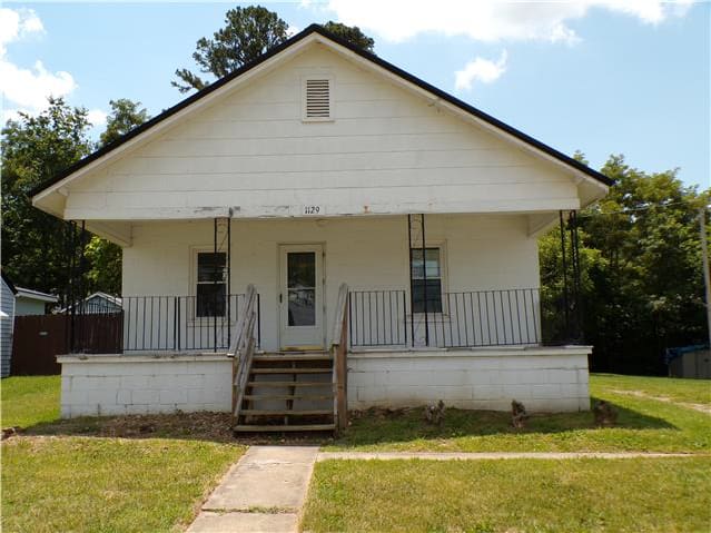 HUD Home — 1129 Forest St, Greeneville, TN 37743 - photo 1