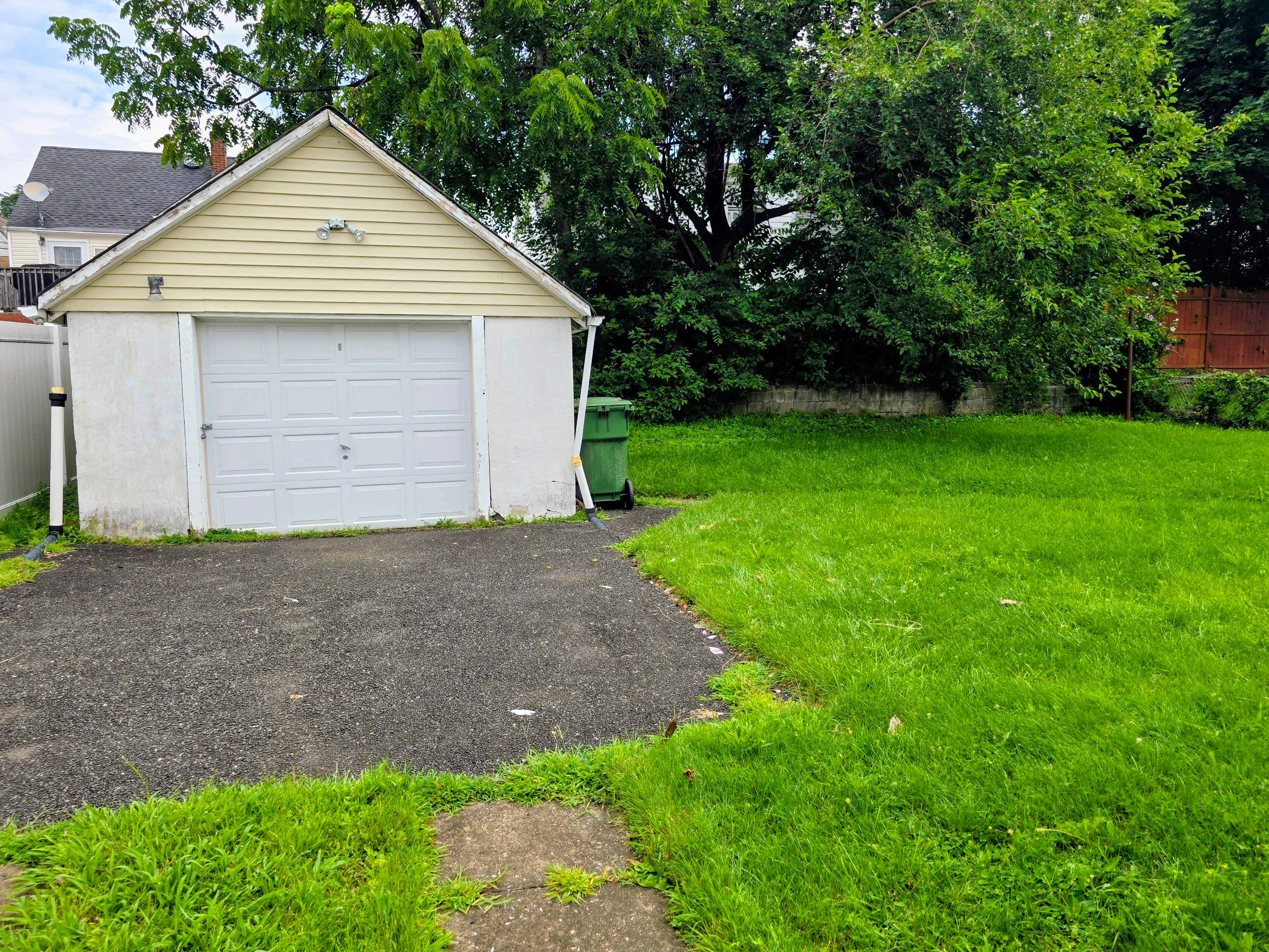 HUD Home — 118 Standiford Ave, Sayreville, NJ 08872 - photo 4