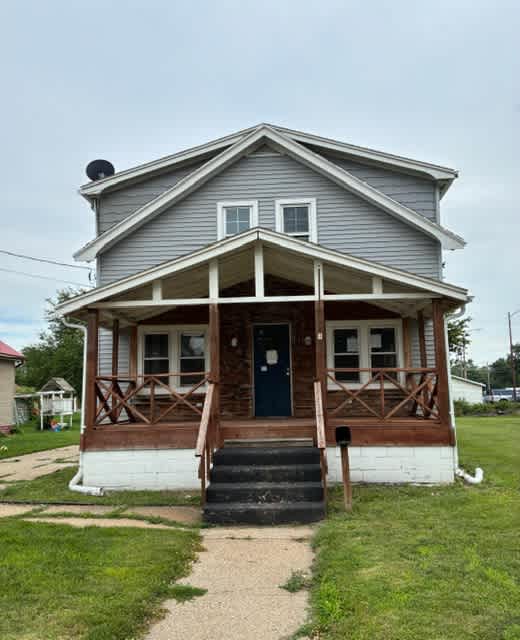HUD Home — 916 Ingersoll Pl, South Beloit, IL 61080 - photo 1
