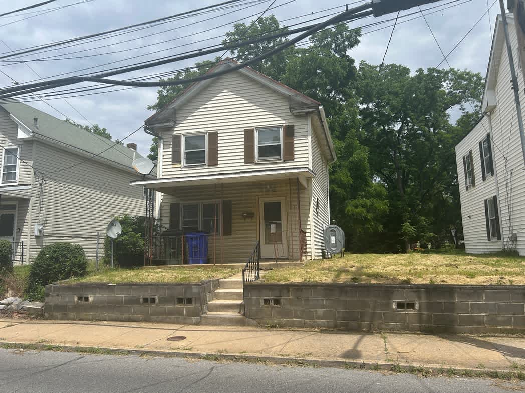 HUD Home — 654 Pennsylvania Ave, Hagerstown, MD 21740 - photo 1