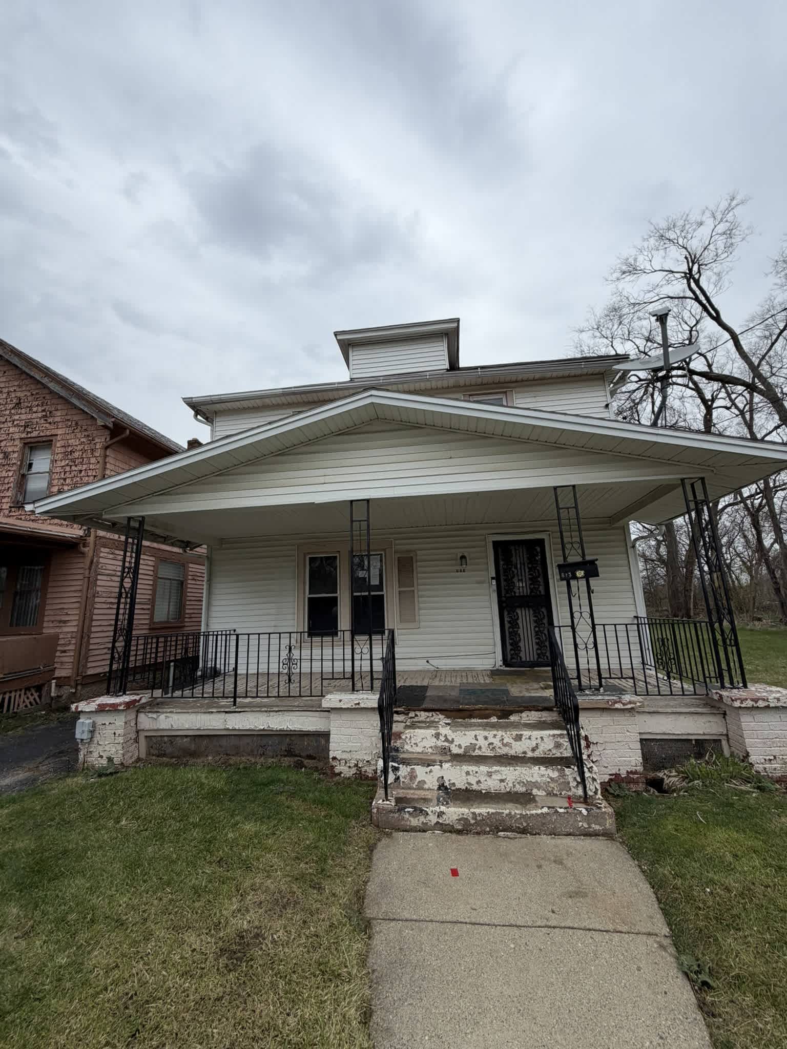 HUD Home — 813 Addison St, Flint, MI 48505 — photo 1