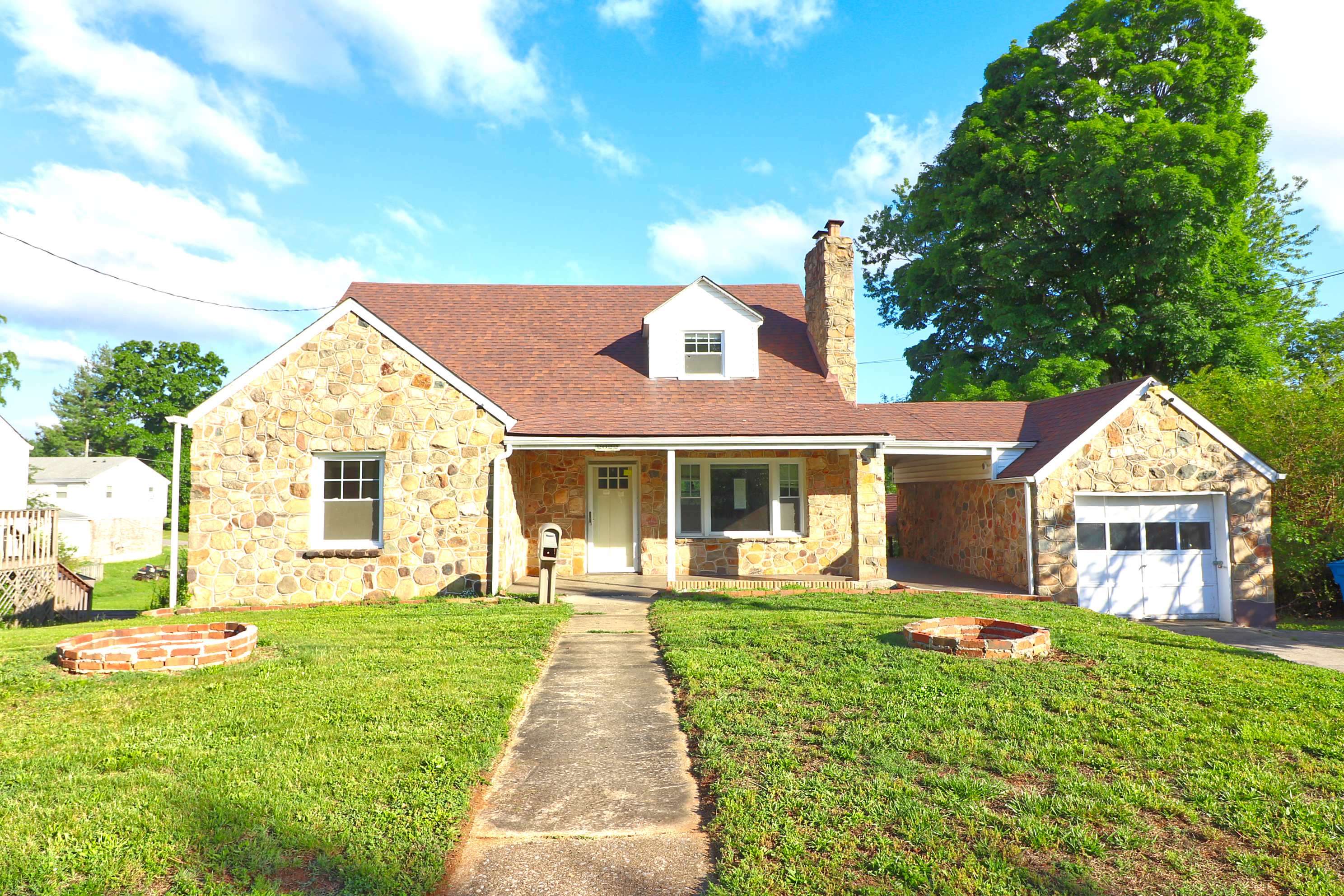 HUD Home — 2622 Cedarhurst Ave NW, Roanoke, VA 24012 - photo 1