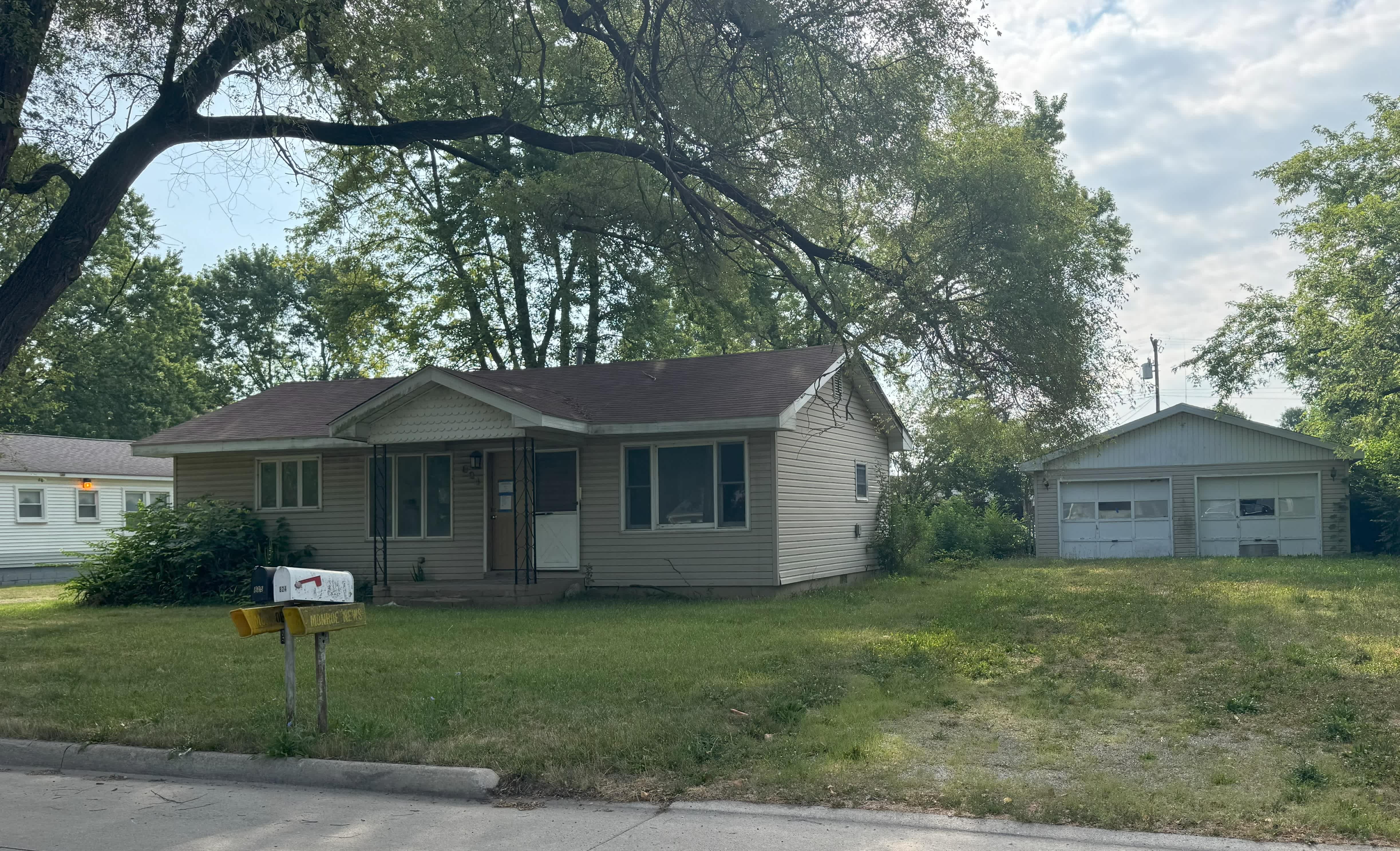 HUD Home — 824 Harbor Ave, Monroe, MI 48162 — photo 1