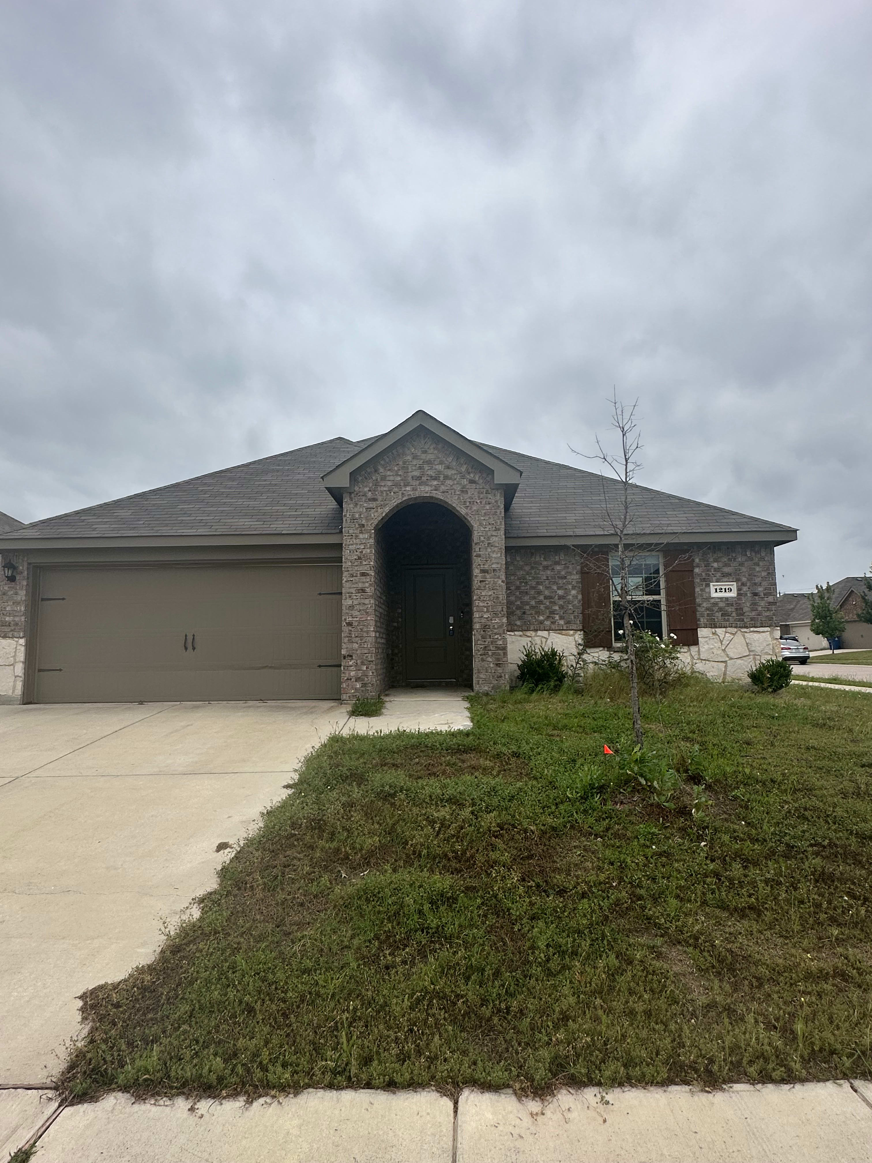 HUD Home — 1219 Fairbanks Dr, Ennis, TX 75119 — photo 1