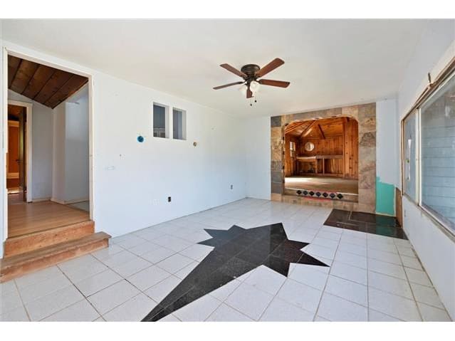 HUD Home — 31500 Lake Shore Dr, Redlands, CA 92373 - photo 2