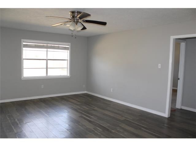 HUD Home — 9550 Cumberland Dr, Beaumont, TX 77708 - photo 4