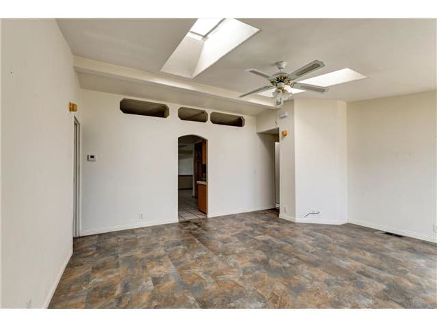 HUD Home — 213 Cavendish Dr, Hemet, CA 92545 - photo 4