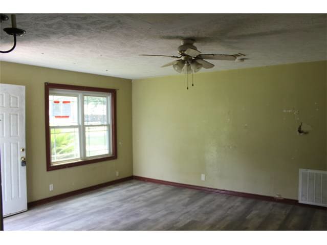 HUD Home — 2714 Dowling St, West Orange, TX 77630 - photo 4