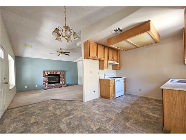 HUD Home — 433 N Inyo St, Ridgecrest, CA 93555 - photo 4