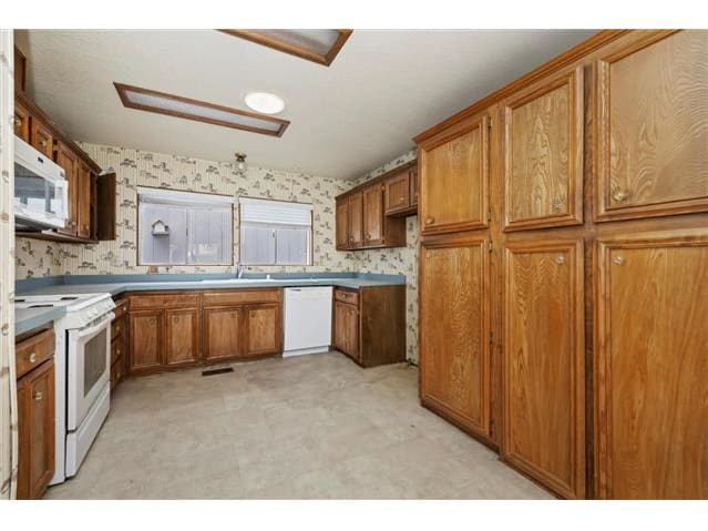 HUD Home — 40944 Lincoln Pl, Cherry Valley, CA 92223 - photo 5
