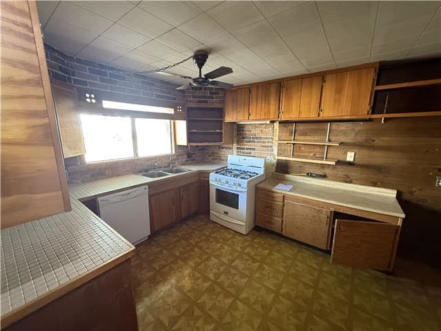 HUD Home — 104 La Jolla St, Holbrook, AZ 86025 - photo 3