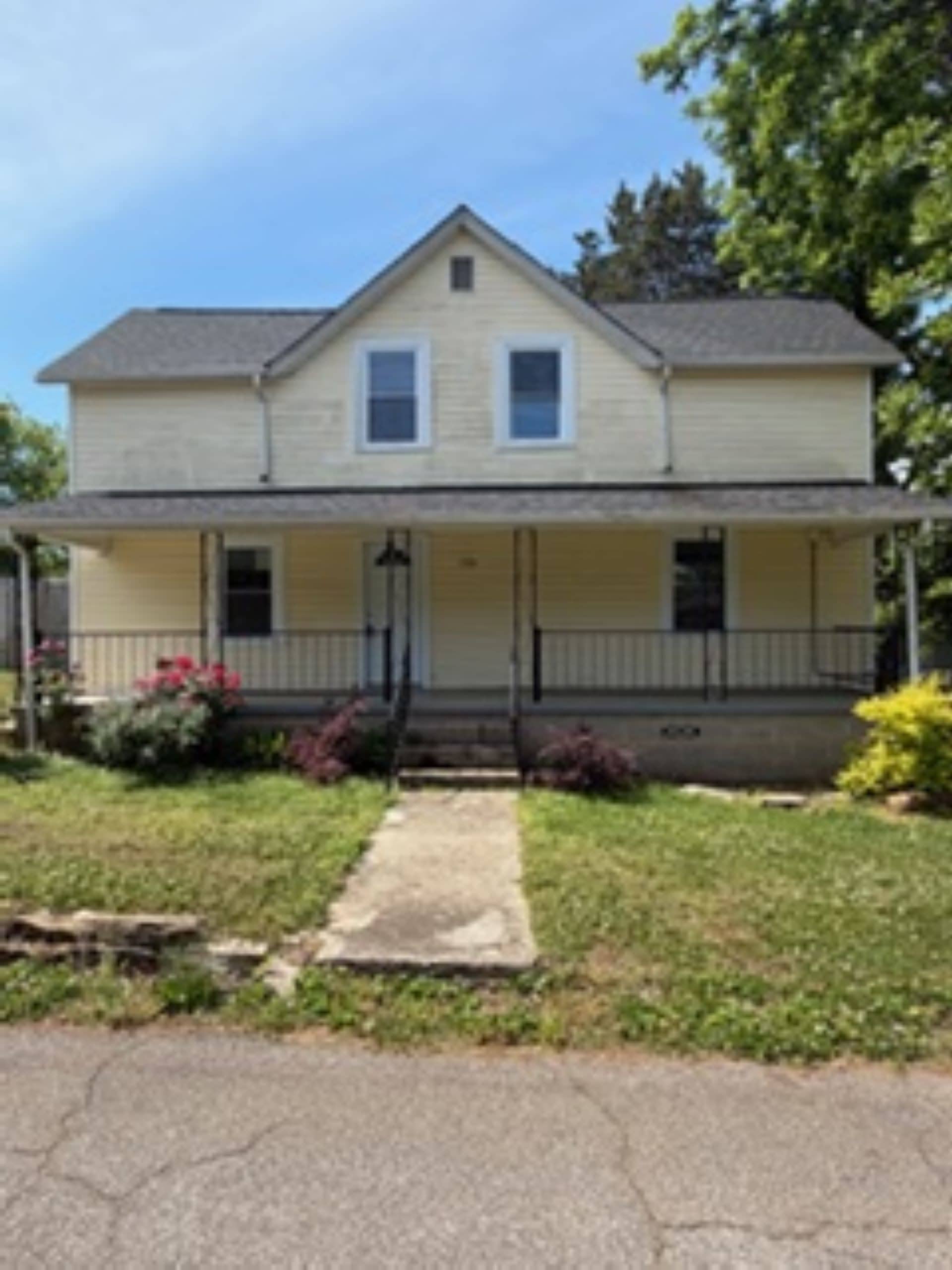 HUD Home — 220 Jackson St, Glendale, SC 29346 - photo 1