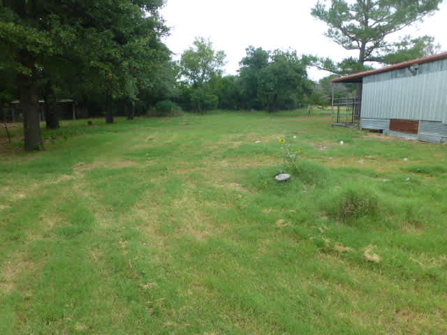 HUD Home — 119 Hayes Court, Springtown, TX 76082 - photo 3
