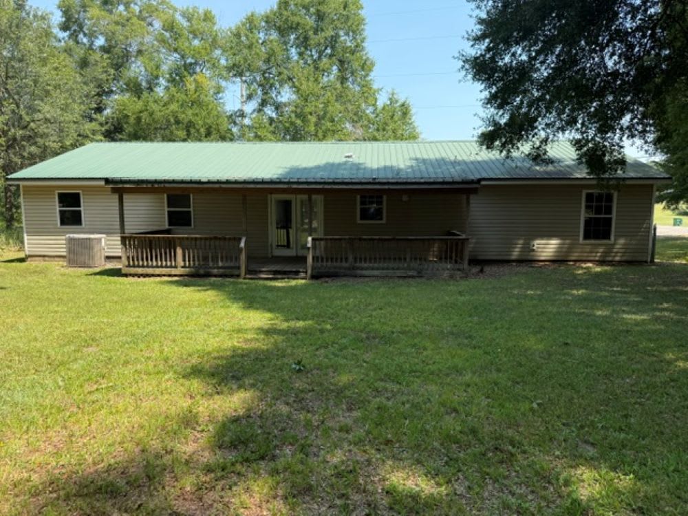 HUD Home — 7891 Suellen Street, Sneads, FL 32460 - photo 3