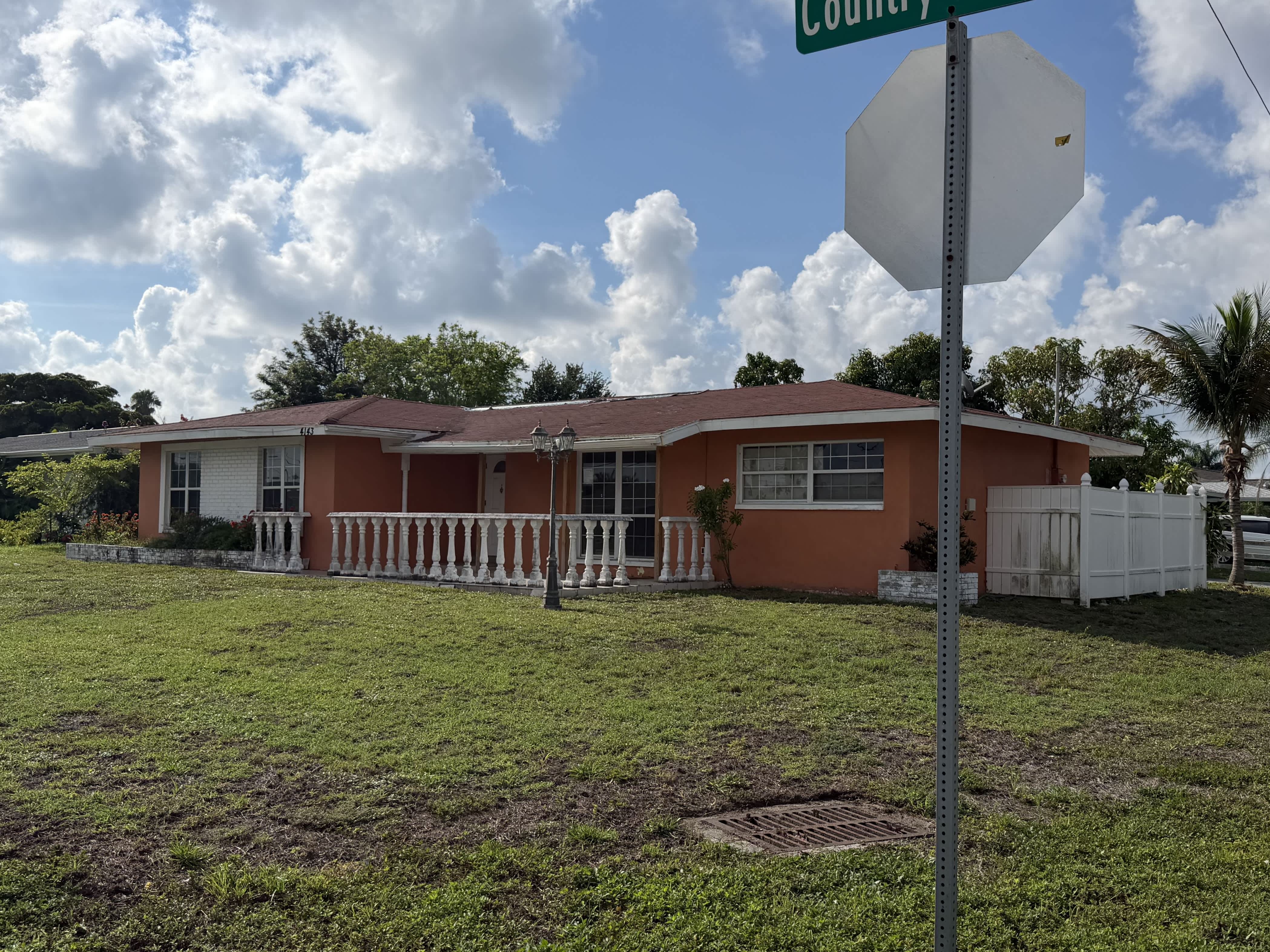 HUD Home — 4143 Country Club Blvd, Cape Coral, FL 33904 - photo 1