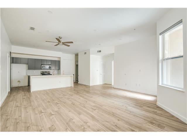 HUD Home — 300 St Joseph Pkwy #101, Houston, TX 77002 - photo 5
