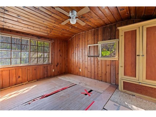 HUD Home — 31500 Lake Shore Dr, Redlands, CA 92373 - photo 5