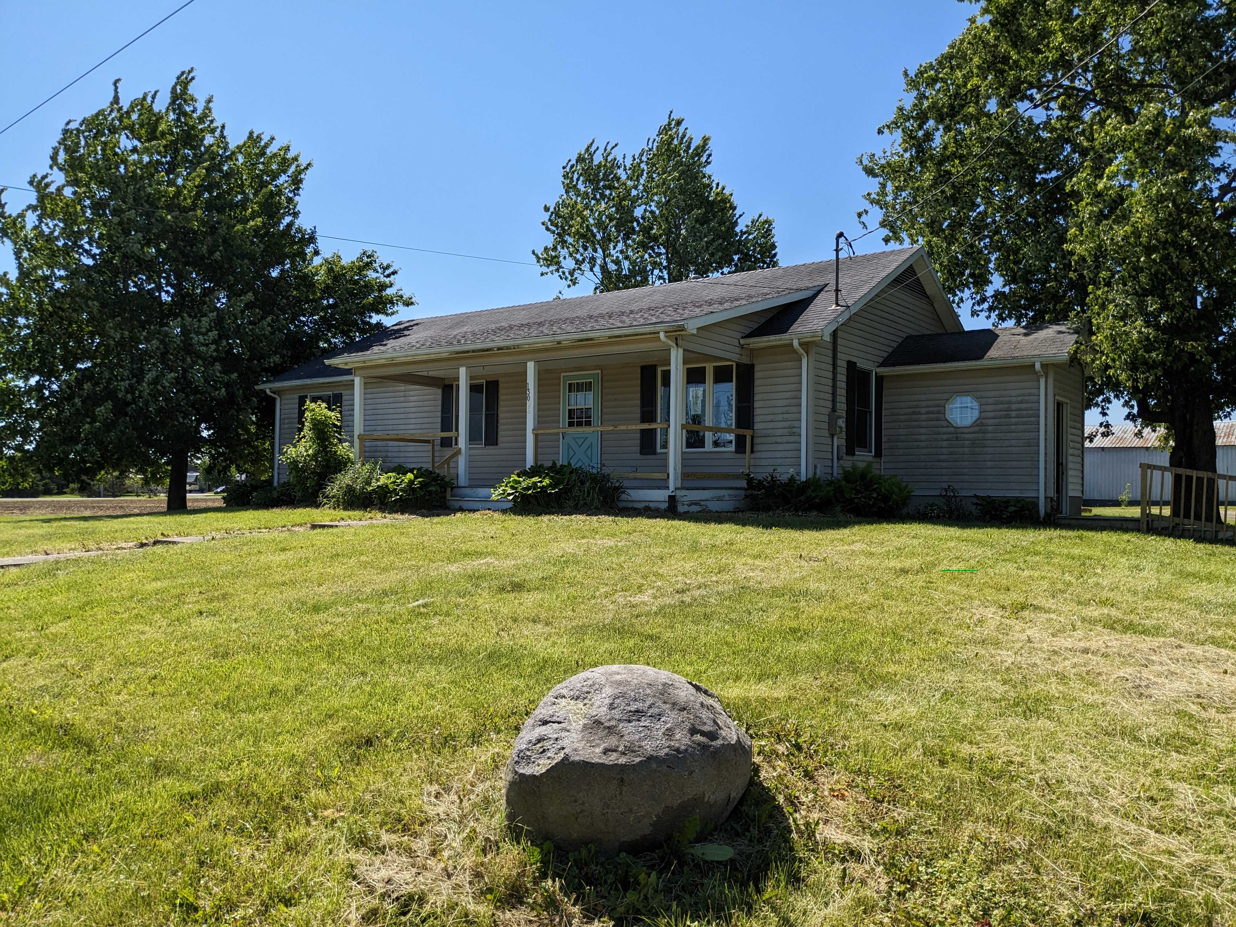 HUD Home — 13096 Smith Rd, Wellington, OH 44090 - photo 1