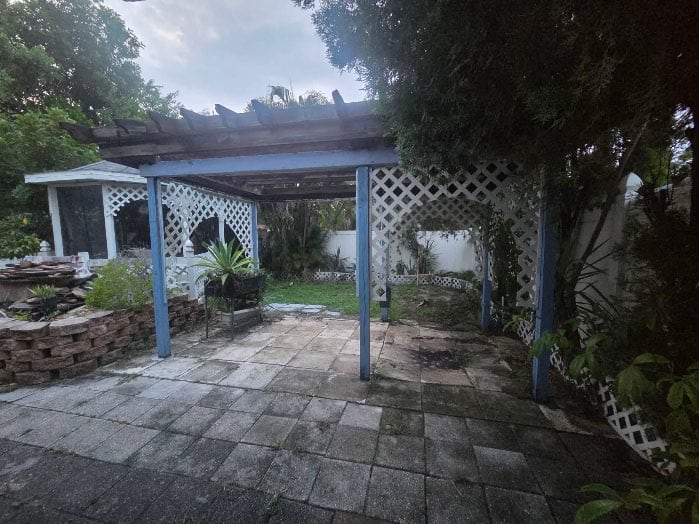 HUD Home — 4551 Webber St, Sarasota, FL 34232 - photo 2