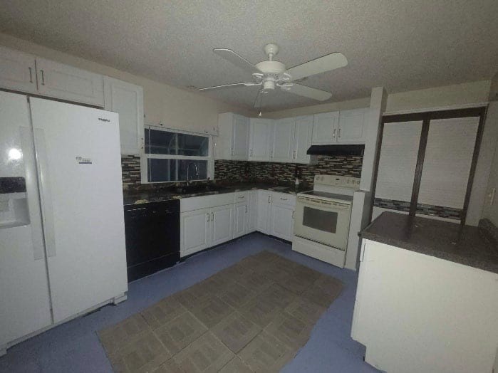 HUD Home — 4551 Webber St, Sarasota, FL 34232 - photo 5