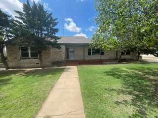 HUD Home — 521 W Broadway Ave, Tulia, TX 79088 - photo 1