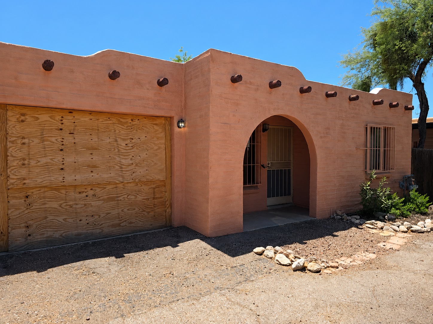 905 E Mesquite Dr Unit 2, Tucson, AZ 85719 - photo 1