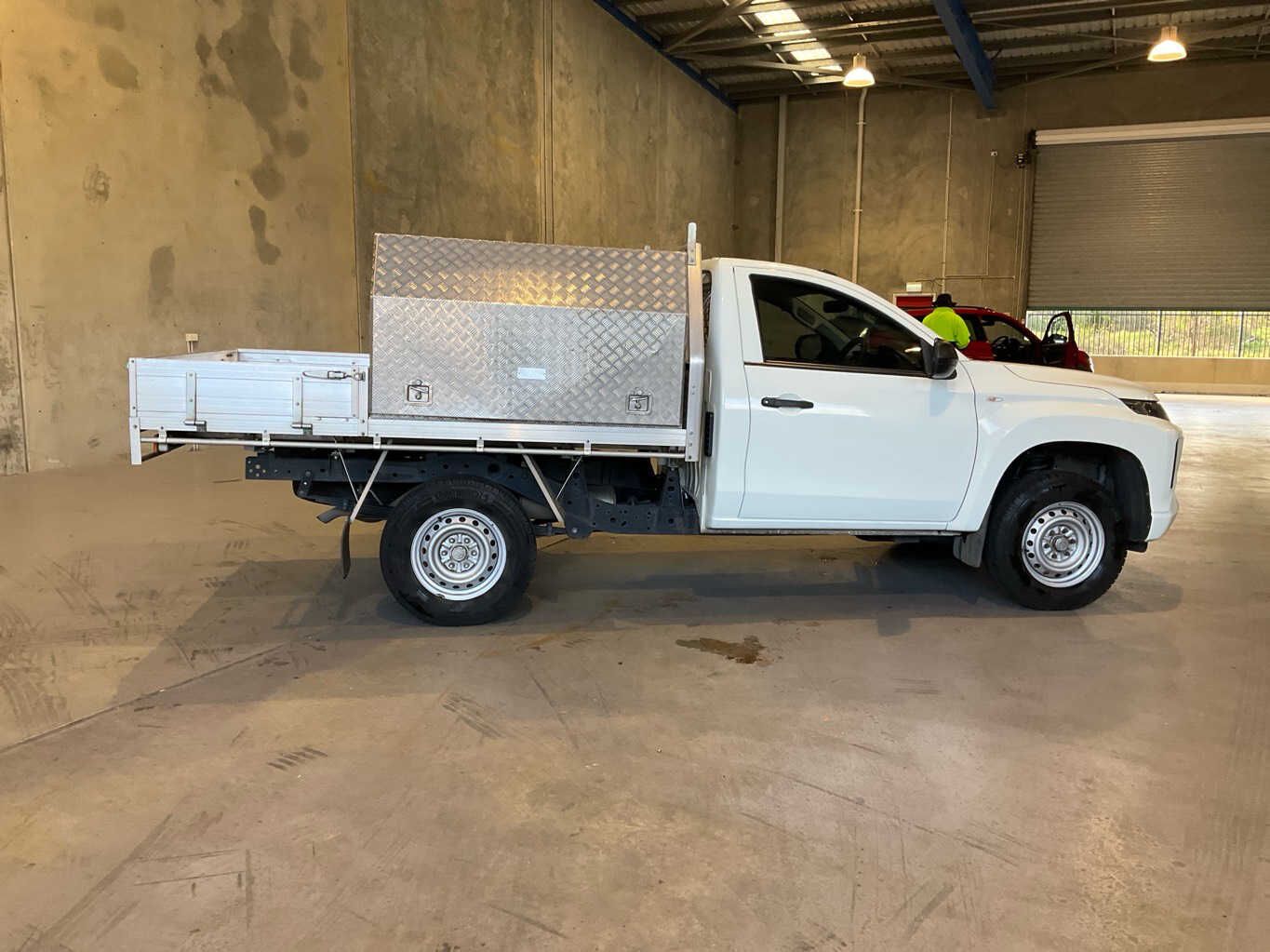2021 Mitsubishi Triton - photo 1