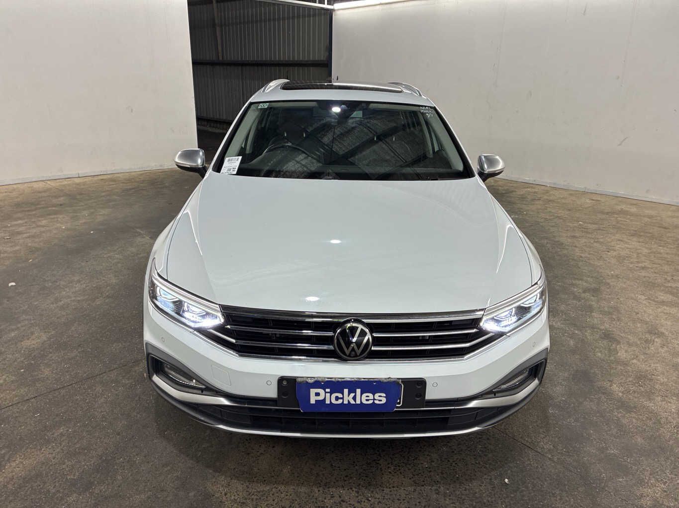 2023 Volkswagen Passat - photo 1
