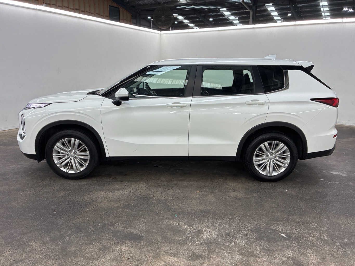 2023 Mitsubishi Outlander - photo 1