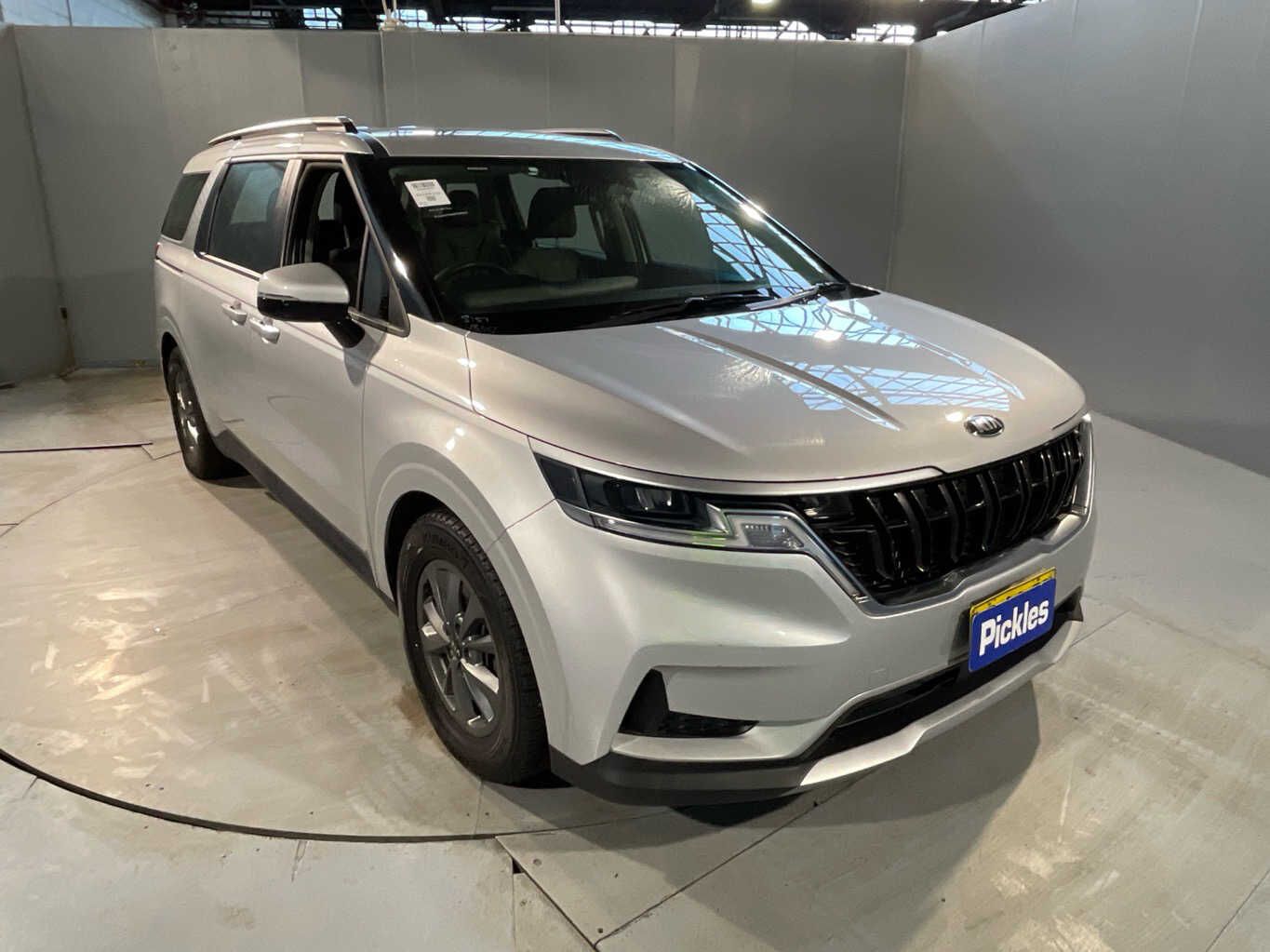 2021 Kia Carnival - photo 1