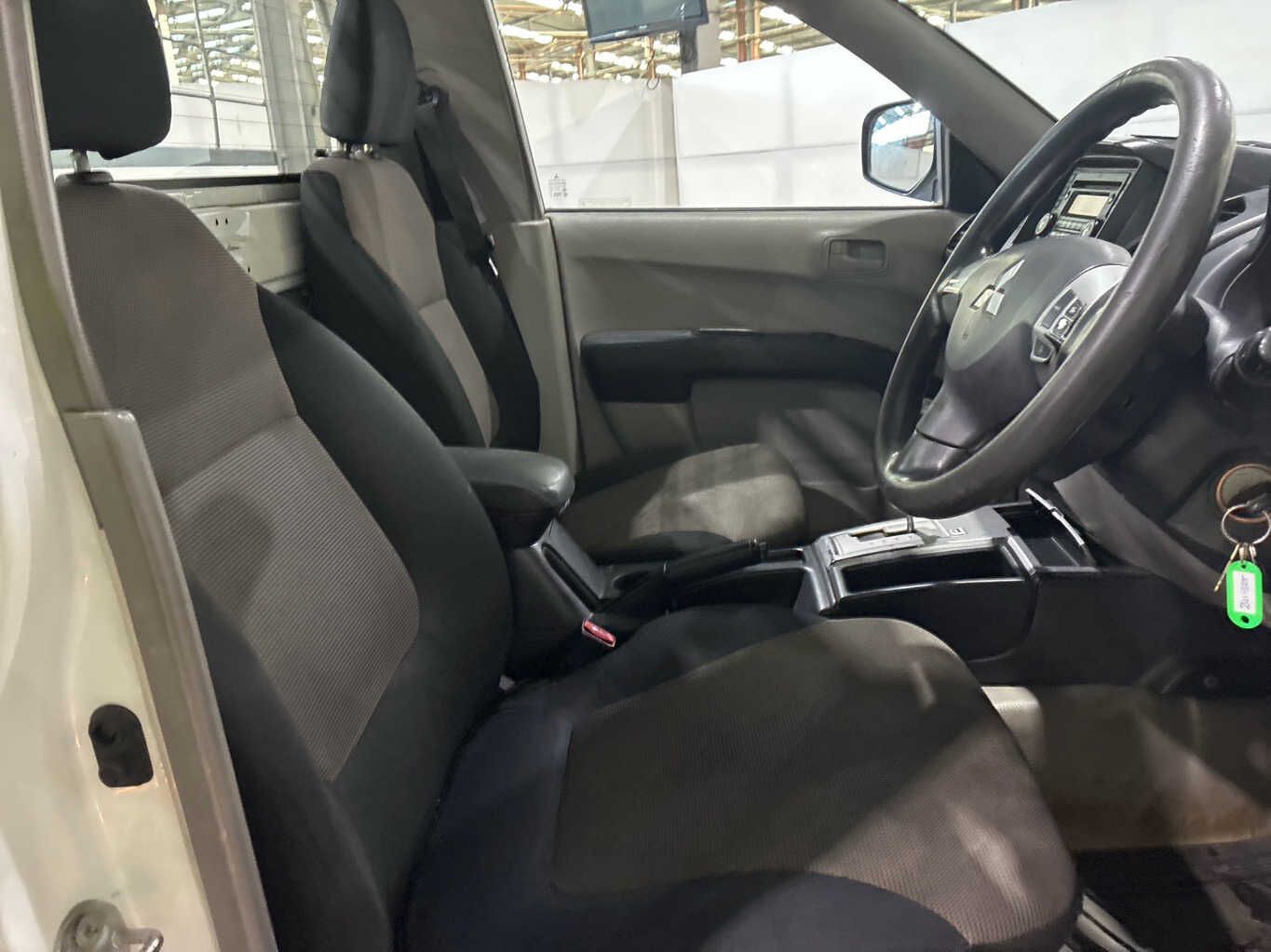 2013 Mitsubishi Triton - photo 1