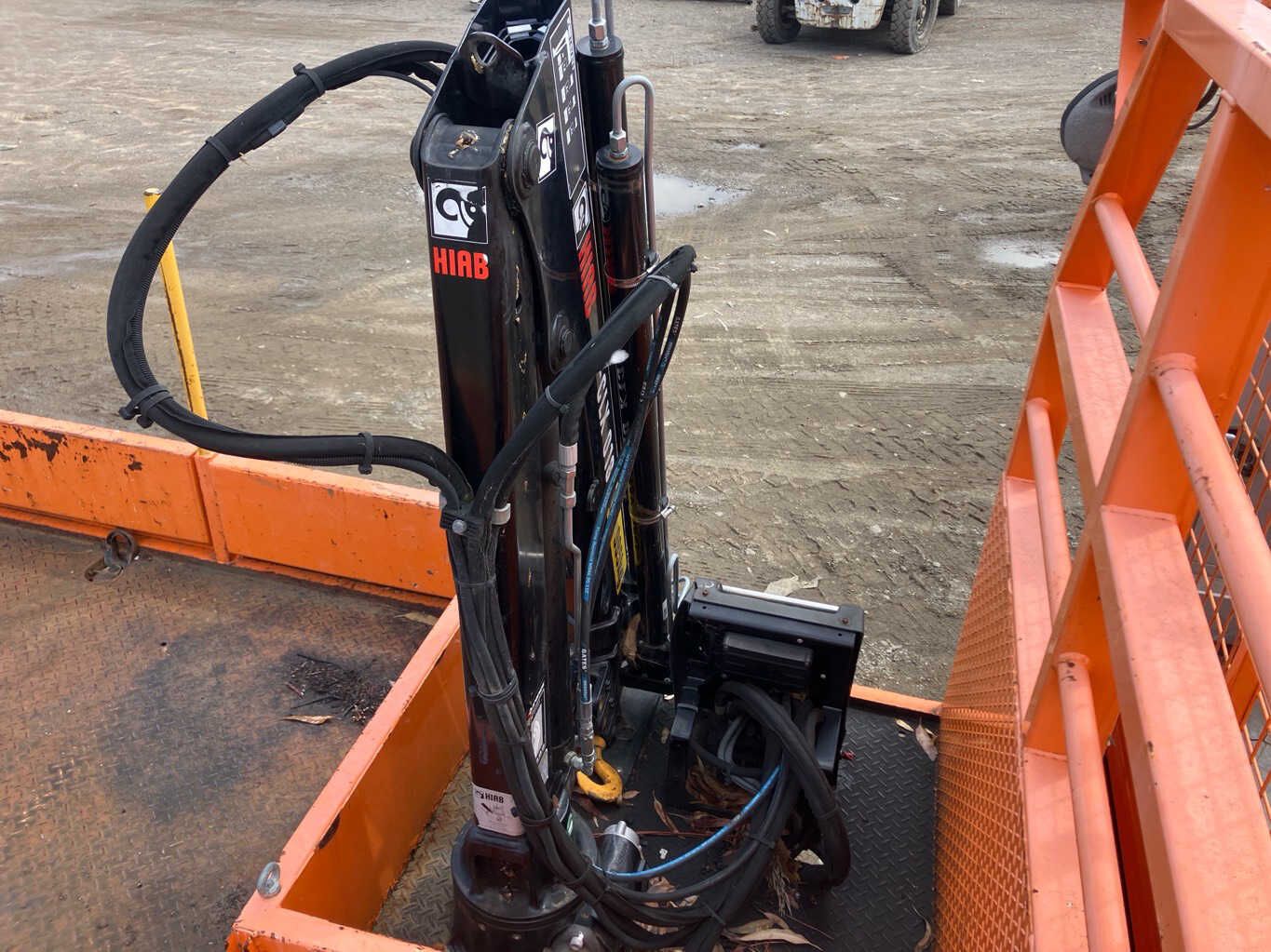 2017 Isuzu NQR 87-190 - photo 1