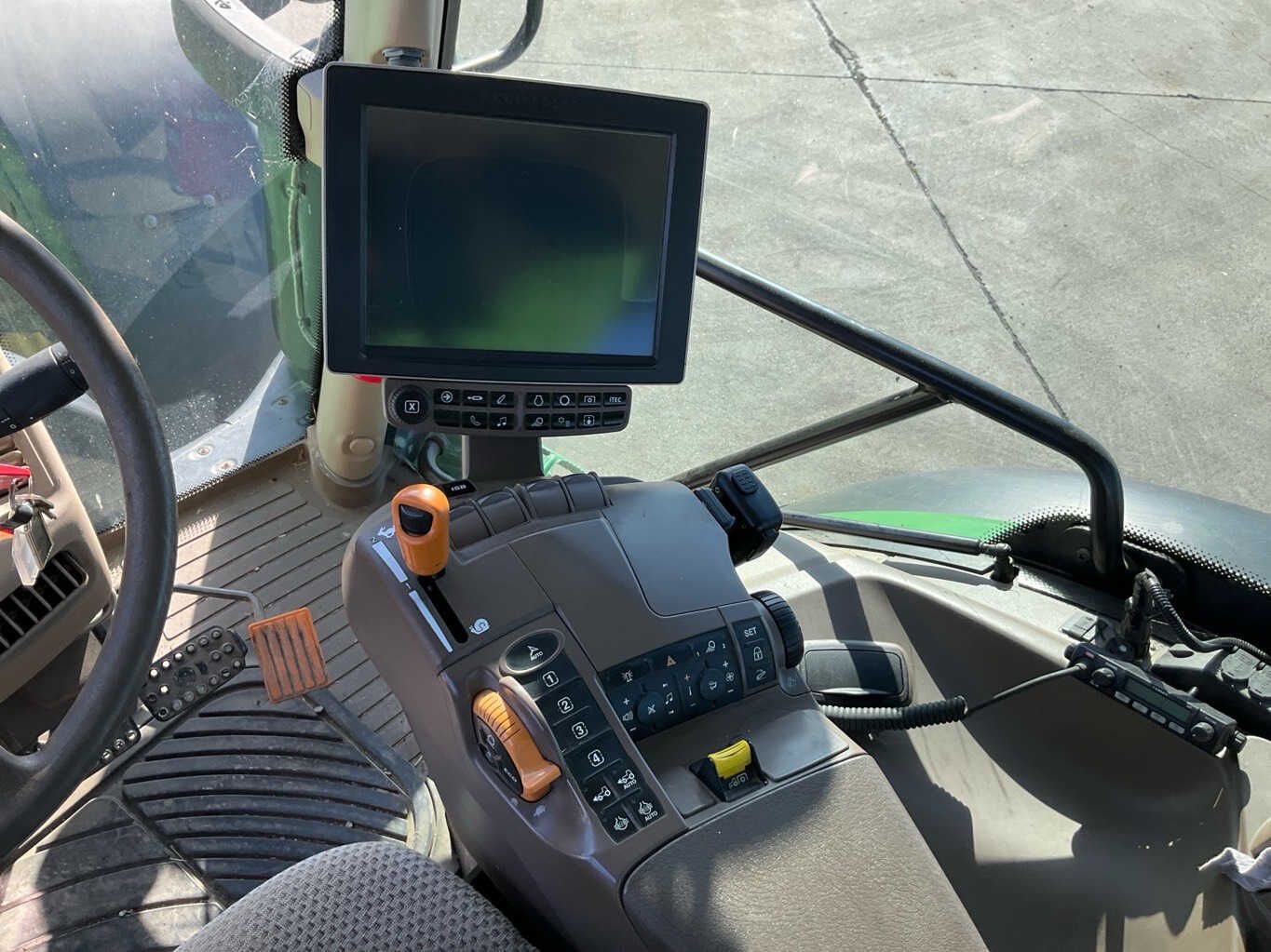 John Deere 6145R - photo 1