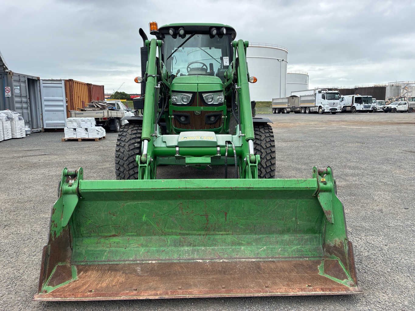 John Deere 6110M - photo 1