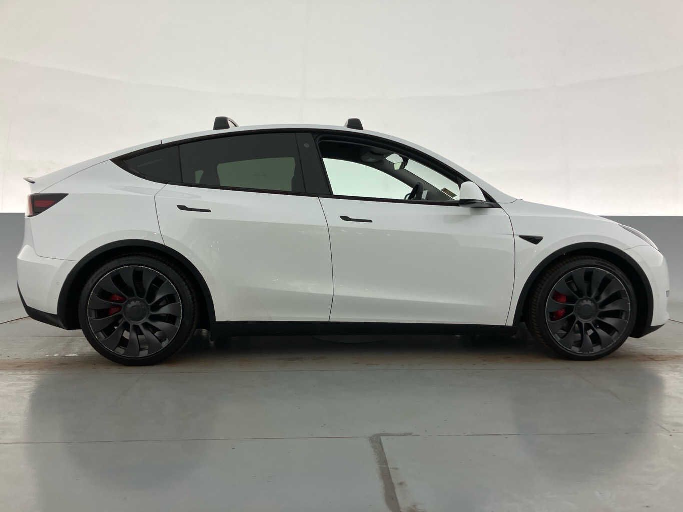 2023 TESLA Model Y - photo 1